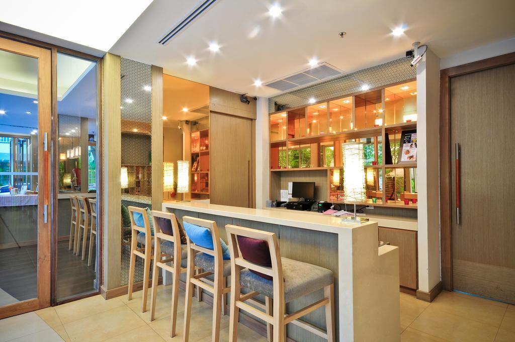 Ashlee Plaza Patong Hotel & Spa Buitenkant foto